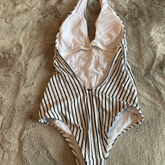 O’neill one piece swimsuit, halter top, black and white. XS. Never worn. - Picture 2 of 10